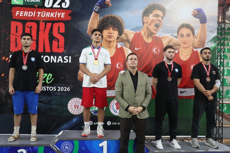 turkiye-boks-federasyonunca-rizede-duzenlenen-yesilay-23-yas-alti-turkiye-ferdi-boks-sampiyonasi-sona-erdi-8.jpg