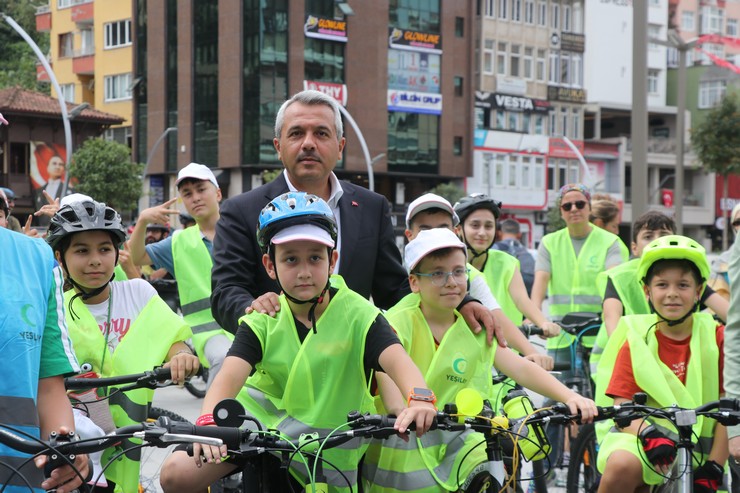 rizede-30-agustos-zafer-bayrami-dolayisiyla-bisiklet-turu-duzenlendi-2.jpg