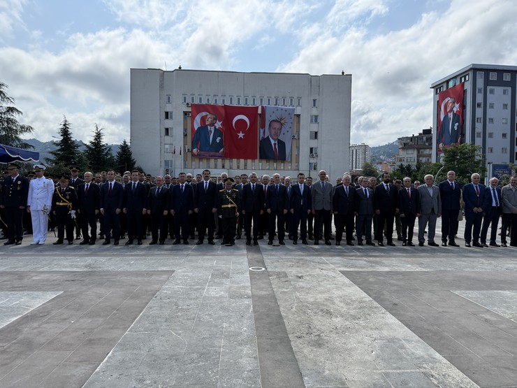 rizede-30-agustos-zafer-bayrami-dolayisiyla-toren-duzenlendi-1.jpg