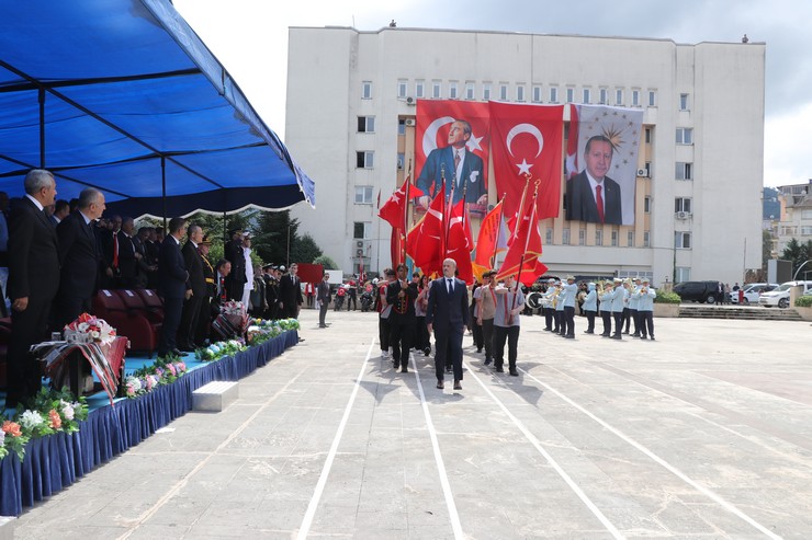 rizede-30-agustos-zafer-bayrami-dolayisiyla-toren-duzenlendi-3.jpg