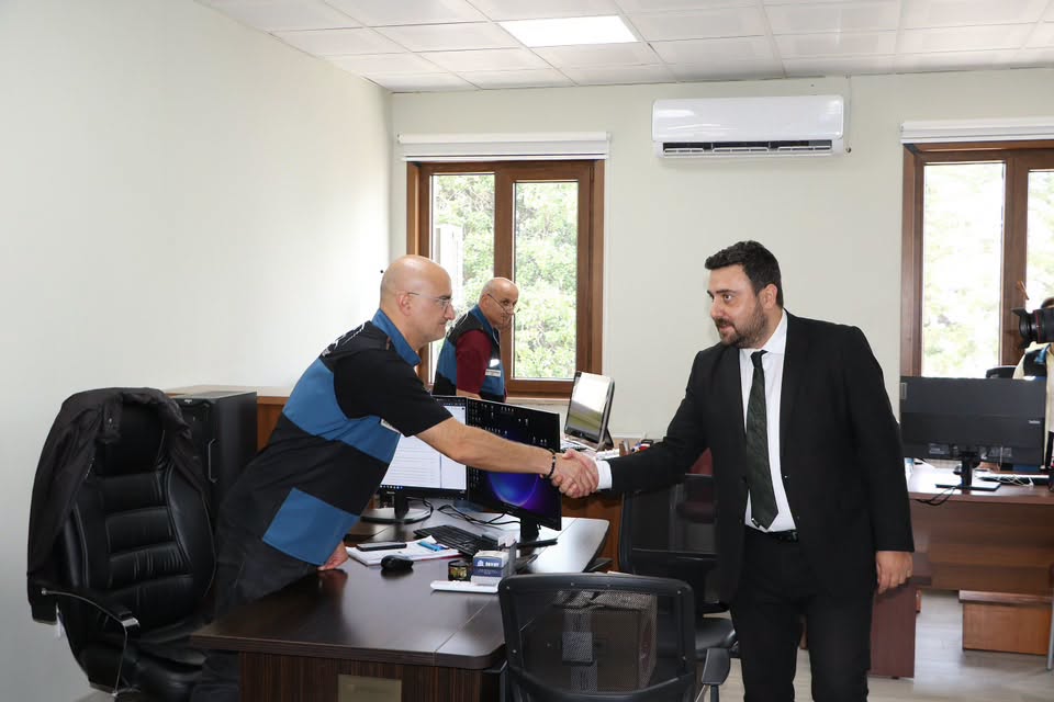 rize-il-genel-meclis-baskani-av-ali-imran-buyuk-il-ozel-idaresinin-yeni-binasini-ziyaret-ederek-burada-gorev-yapan-personelle-bir-araya-geldi-1.jpg
