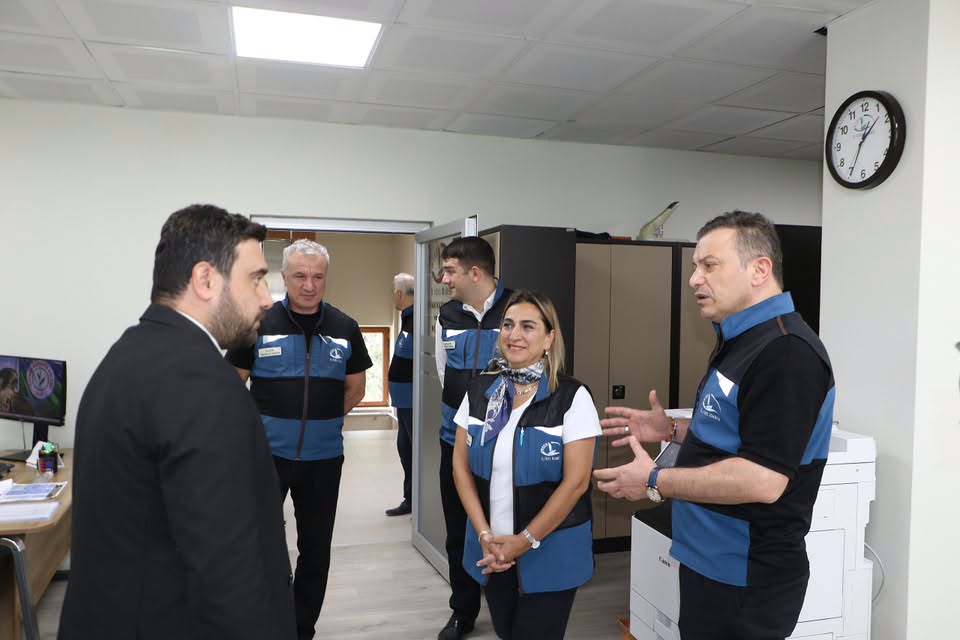 rize-il-genel-meclis-baskani-av-ali-imran-buyuk-il-ozel-idaresinin-yeni-binasini-ziyaret-ederek-burada-gorev-yapan-personelle-bir-araya-geldi-10.jpg