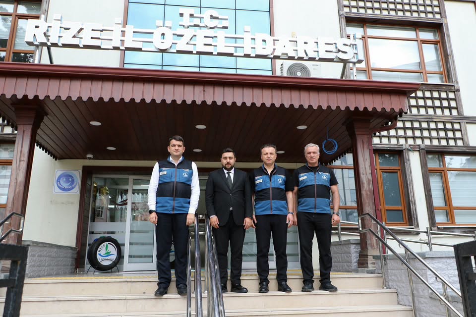 rize-il-genel-meclis-baskani-av-ali-imran-buyuk-il-ozel-idaresinin-yeni-binasini-ziyaret-ederek-burada-gorev-yapan-personelle-bir-araya-geldi-9.jpg