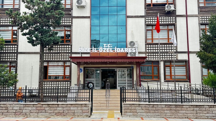 rize-il-ozel-idaresi-engindere-mahallesindeki-mevcut-hizmet-alanindan-rize-merkeze-tasinarak-eski-il-halk-kutuphanesi-binasinda-gecici-olarak-hizmet-vermeye-basladi-3.jpg