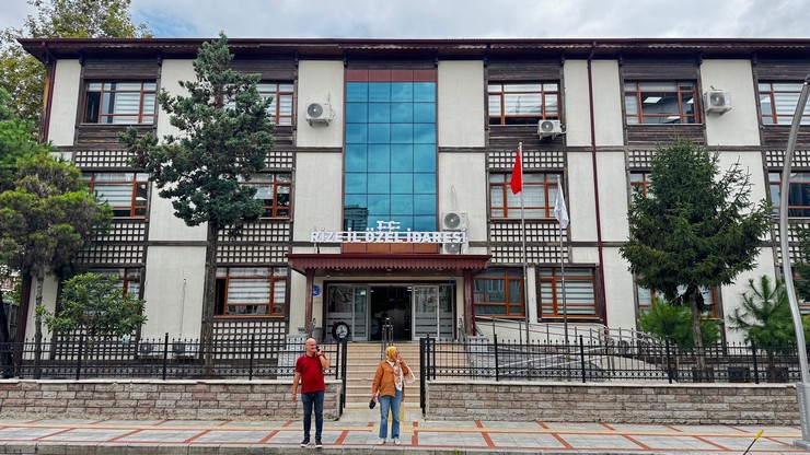 rize-il-ozel-idaresi-engindere-mahallesindeki-mevcut-hizmet-alanindan-rize-merkeze-tasinarak-eski-il-halk-kutuphanesi-binasinda-gecici-olarak-hizmet-vermeye-basladi-4.jpg