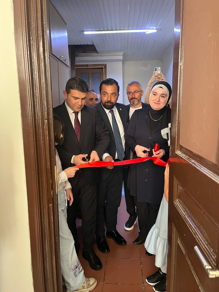 avukat-emine-ozturk-hukuk-burosu-rizede-torenle-hizmete-acildi-5.jpg