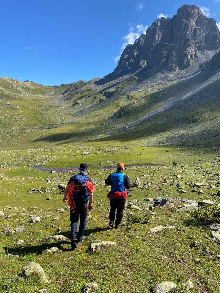 kackar-daglarinda-nefes-kesen-operasyon-3-bin-100-metrede-kaybolan-ingiliz-turist-kurtarildi-3.jpg