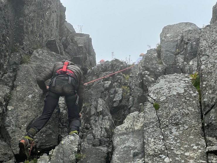 kackar-daglarinda-nefes-kesen-operasyon-3-bin-100-metrede-kaybolan-ingiliz-turist-kurtarildi-5.jpg