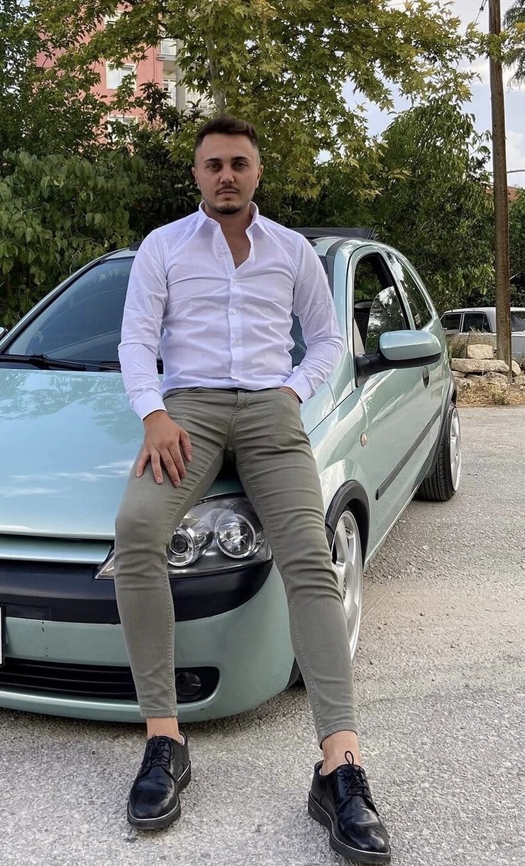 burdurda-park-halindeki-tirin-dorsesine-carparak-agir-yaralanan-motosiklet-surucusu-ismail-arpag-kaldirildigi-hastanede-dugun-gunu-hayatini-kaybetti-2.jpg
