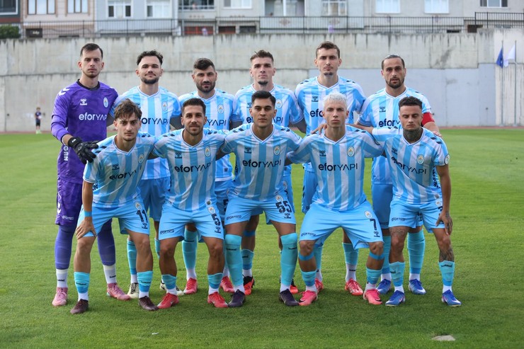 nesine-3-lig-1-grupta-sezonun-ilk-haftasinda-pazarspor-deplasmanda-galata-spor-kulubu-ile-golsuz-berabere-kaldi-1.jpg