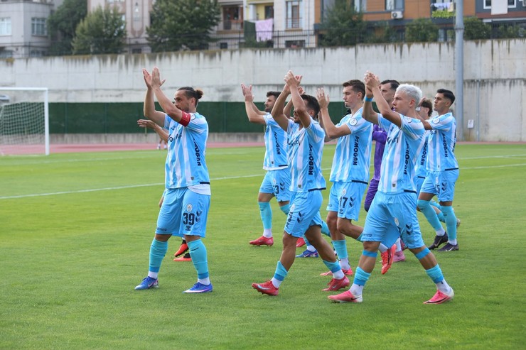 nesine-3-lig-1-grupta-sezonun-ilk-haftasinda-pazarspor-deplasmanda-galata-spor-kulubu-ile-golsuz-berabere-kaldi-2.jpg