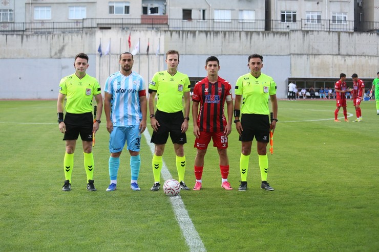 nesine-3-lig-1-grupta-sezonun-ilk-haftasinda-pazarspor-deplasmanda-galata-spor-kulubu-ile-golsuz-berabere-kaldi-3.jpg