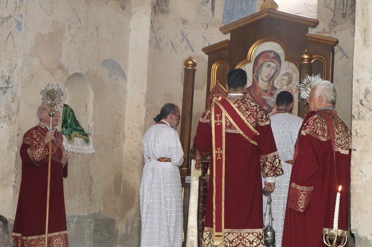 van-golundeki-akdamar-adasinda-bulunan-yaklasik-1100-yillik-akdamar-kilisesinde-restorasyon-sonrasi-14uncu-ayin-basladi-2.jpg