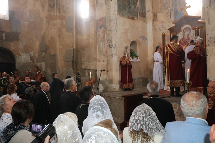 van-golundeki-akdamar-adasinda-bulunan-yaklasik-1100-yillik-akdamar-kilisesinde-restorasyon-sonrasi-14uncu-ayin-basladi-3.jpg