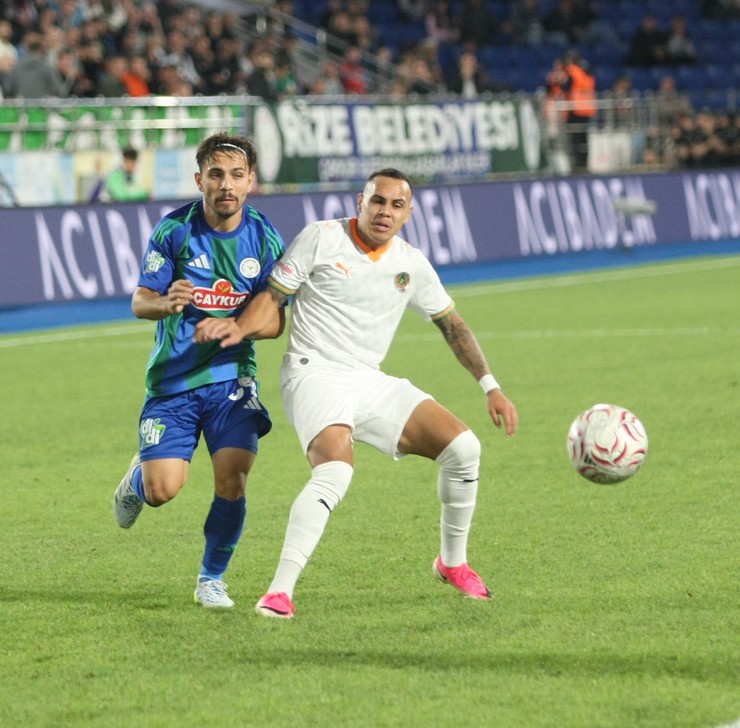 aykur-rizespor-corendon-alanyaspor-5.jpg