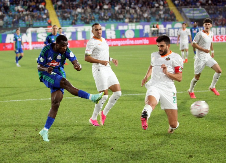 aykur-rizespor-corendon-alanyaspor-7.jpg