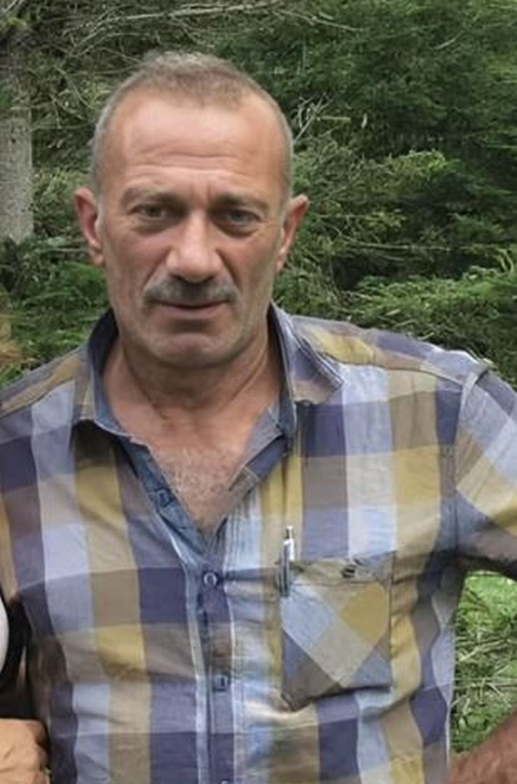 artvinin-kemalpasa-ilcesinde-sarampole-yuvarlanan-yas-cay-yuklu-kamyonun-surucusu-selahattin-yilmaz-72-hayatini-kaybetti.jpg