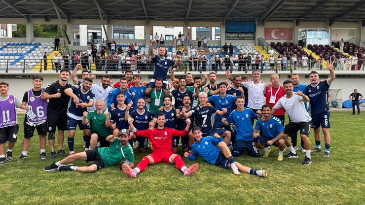 nesine-3-ligde-mucadele-eden-pazarspor-sezonun-ikinci-macinda-taraftari-onunde-inkilap-futbol-spor-kulubunu-4-1-gibi-net-bir-skorla-maglup-ederek-ilk-galibiyetini-aldi-20.jpg