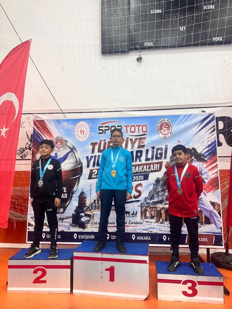 ardesen-belediyesi-spor-kulubu-karate-takimi-turkiye-yildizlar-premier-ligi-kars-etabinda-buyuk-bir-basariya-imza-atti-3.jpg