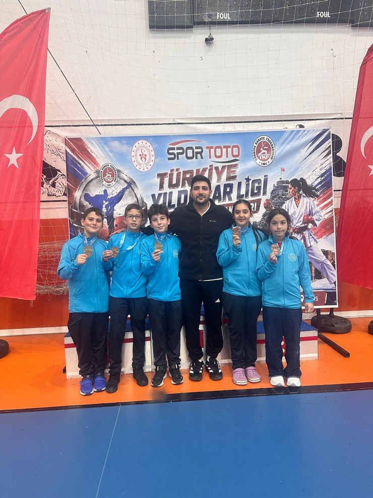 ardesen-belediyesi-spor-kulubu-karate-takimi-turkiye-yildizlar-premier-ligi-kars-etabinda-buyuk-bir-basariya-imza-atti-5.jpg