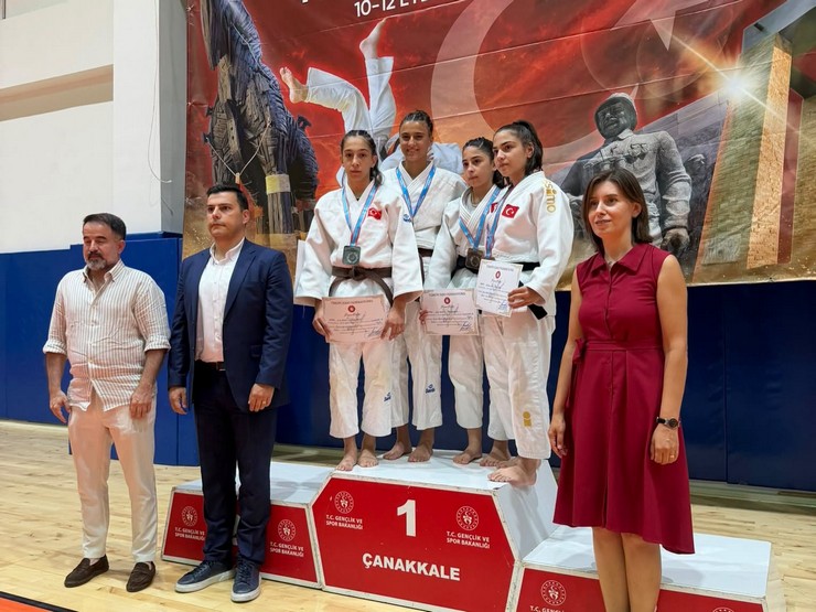 canakkalede-duzenlenen-sporcu-egitim-merkezleri-sem-turkiye-judo-sampiyonasina-rizeli-judocular-damga-vurdu-4.jpg