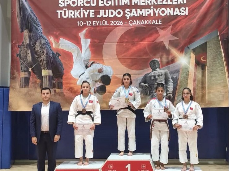 canakkalede-duzenlenen-sporcu-egitim-merkezleri-sem-turkiye-judo-sampiyonasina-rizeli-judocular-damga-vurdu-5.jpg
