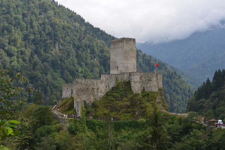 dogu-karadenizin-turizm-merkezlerinden-rize-klasik-deniz-kum-ve-gunes-uclusune-alternatif-arayan-yeni-evli-ciftlerin-balayi-rotasi-haline-geldi-3.jpg