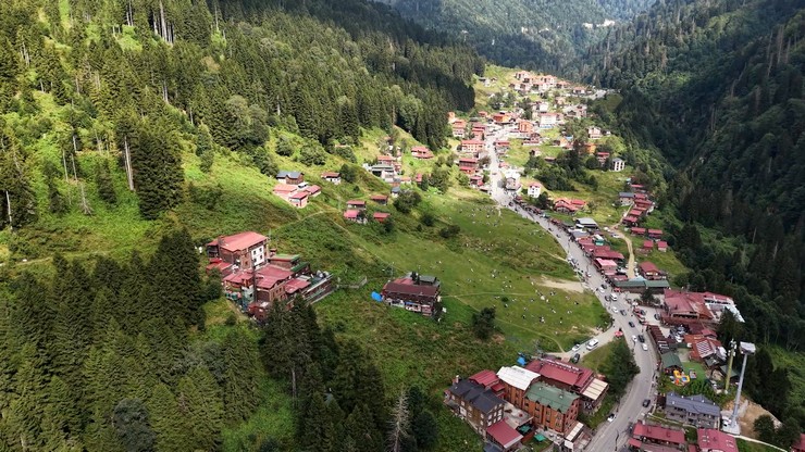 dogu-karadenizin-turizm-merkezlerinden-rize-klasik-deniz-kum-ve-gunes-uclusune-alternatif-arayan-yeni-evli-ciftlerin-balayi-rotasi-haline-geldi-6.jpg