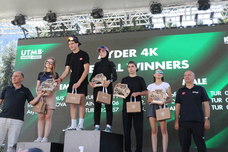 rizenin-camlihemsin-ilcesine-bagli-ayder-yaylasinda-dun-baslayan-ve-dunyanin-onemli-ultra-dag-maratonu-organizasyonlarindan-utmb-dunya-serisinin-turkiye-etabi-olan-kackar-by-utmb-tamamlandi-1-5.jpg