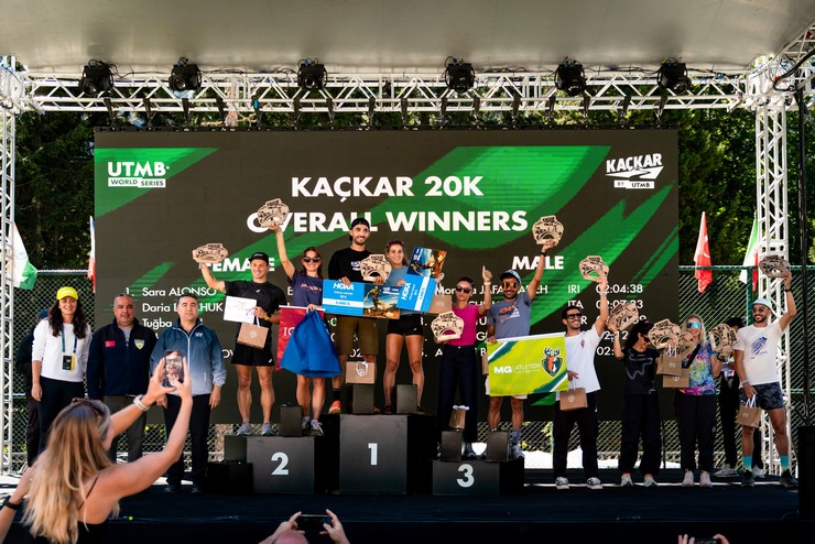 rizenin-camlihemsin-ilcesine-bagli-ayder-yaylasinda-dun-baslayan-ve-dunyanin-onemli-ultra-dag-maratonu-organizasyonlarindan-utmb-dunya-serisinin-turkiye-etabi-olan-kackar-by-utmb-tamamlandi-1-7.jpg