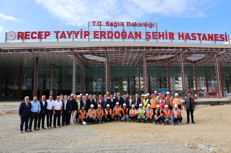 saglik-bakani-prof-dr-kemal-memisoglu-rizede-recep-tayyip-erdogan-sehir-hastanesinde-incelemede.jpg