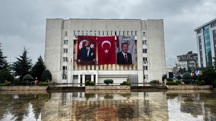 rizede-ataturk-heykeli-yeniden-tasinacak-3.jpg