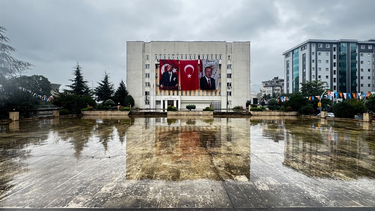 rizede-ataturk-heykeli-yeniden-tasinacak-7-001.jpg