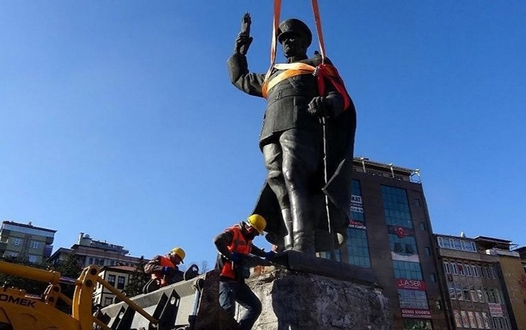 yeni-parti-rize-il-baskani-saltuk-denizden-ataturk-heykeli-tepkisi-dun-oldugu-gibi-bugun-de-direnecegiz-2.jpg