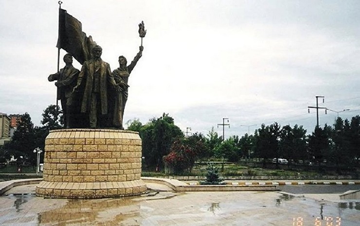 yeni-parti-rize-il-baskani-saltuk-denizden-ataturk-heykeli-tepkisi-dun-oldugu-gibi-bugun-de-direnecegiz-3.jpg