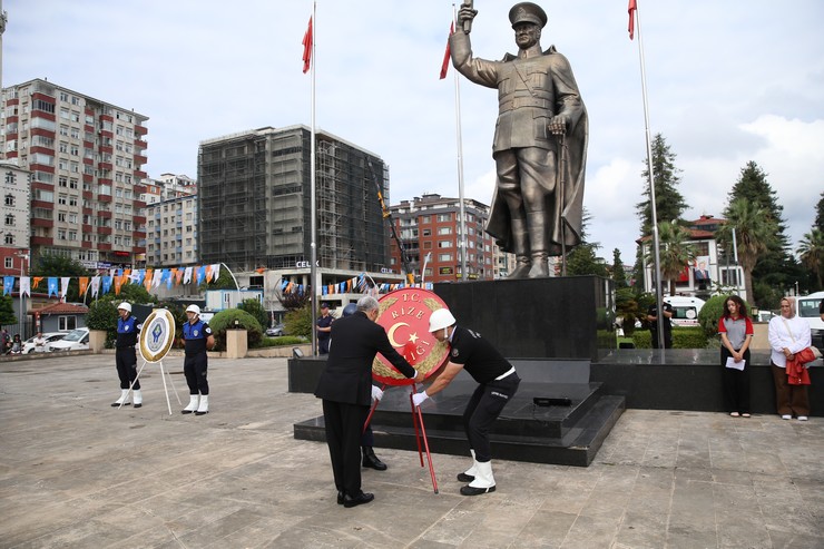 ataturkun-rizeye-gelisinin-102-yil-donumu-kutlandi-3.jpg