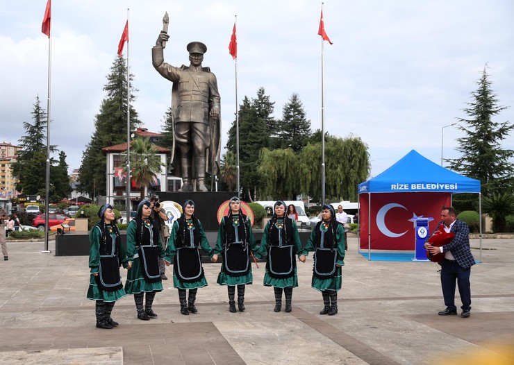 ataturkun-rizeye-gelisinin-102-yil-donumu-kutlandi-4.jpg