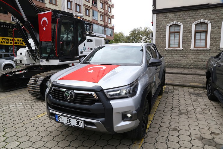 cayeli-belediyesi-arac-filosunu-guclendirdi-3.jpg