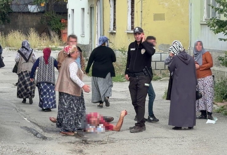 erzurumda-bosanma-asamasindaki-ciftin-yakinlari-arasinda-silahli-catisma-1i-polis-12-yarali-1.jpg