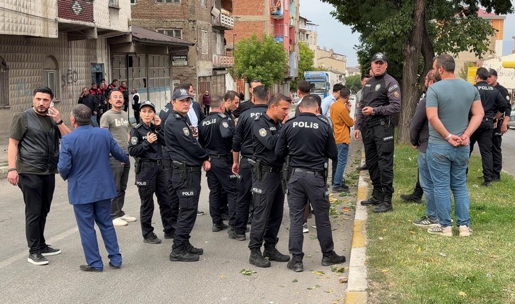 erzurumda-bosanma-asamasindaki-ciftin-yakinlari-arasinda-silahli-catisma-1i-polis-12-yarali-6.jpg