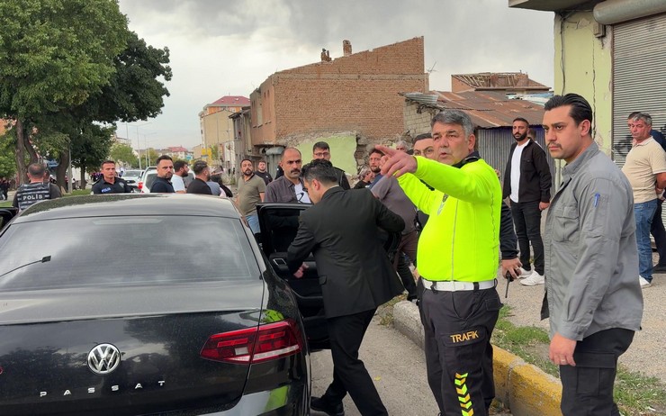 erzurumda-bosanma-asamasindaki-ciftin-yakinlari-arasinda-silahli-catisma-1i-polis-12-yarali-9.jpg