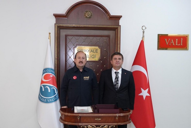 rize-kokenli-afad-baskani-vali-ali-hamza-pehlivan-hemsehrisi-kirikkale-valisi-huseyin-engin-sariibrahimi-makaminda-ziyaret-etti-1.jpg