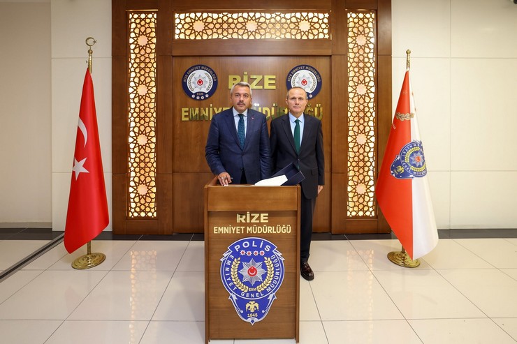 rizede-3-yil-boyunca-kararli-mucadelesi-ve-samimi-durusuyla-iz-birakan-il-emniyet-muduru-murat-turesin-basarilarini-ust-duzey-bir-gorevle-taclandirdi-cumhurbaskanligi-kararnamesiyle-baskente-4.jpg