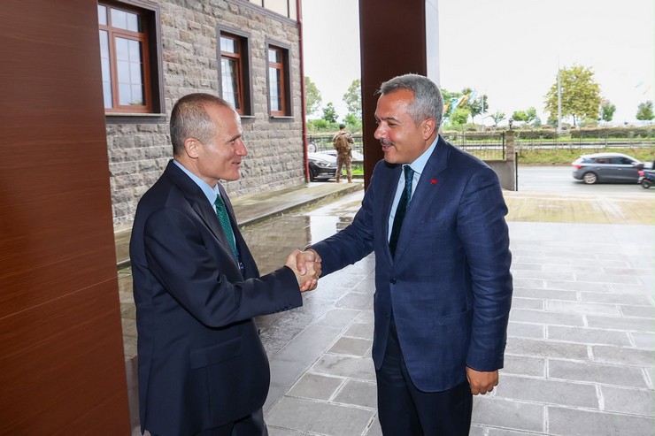 rizede-3-yil-boyunca-kararli-mucadelesi-ve-samimi-durusuyla-iz-birakan-il-emniyet-muduru-murat-turesin-basarilarini-ust-duzey-bir-gorevle-taclandirdi-cumhurbaskanligi-kararnamesiyle-baskente.jpg