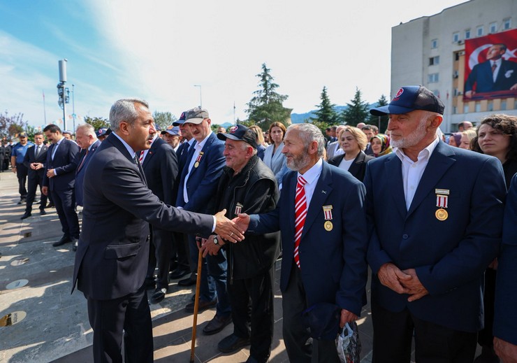 rizede-ertelenen-gaziler-gunu-toreni-gururla-gerceklestirildi-13.jpg