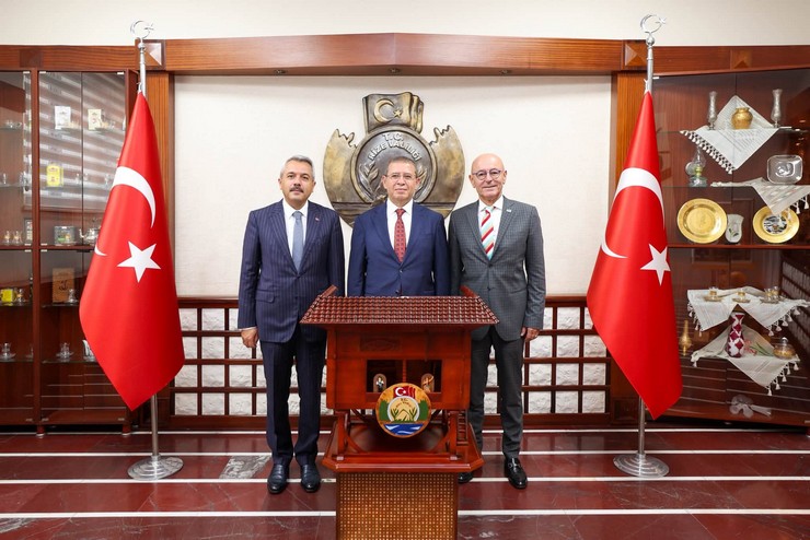 enerji-ve-tabii-kaynaklar-bakan-yardimcisi-abdullah-tancan-bir-dizi-temas-ve-incelemelerde-bulunmak-uzere-geldigi-rizede-valiligi-ziyaret-ederek-vali-ihsan-selim-baydas-ile-bir-araya-geldi-1.jpg