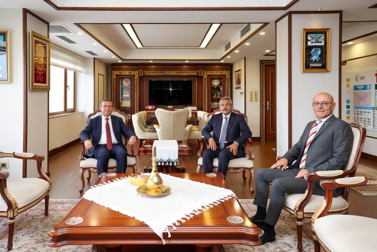 enerji-ve-tabii-kaynaklar-bakan-yardimcisi-abdullah-tancan-bir-dizi-temas-ve-incelemelerde-bulunmak-uzere-geldigi-rizede-valiligi-ziyaret-ederek-vali-ihsan-selim-baydas-ile-bir-araya-geldi-3.jpg