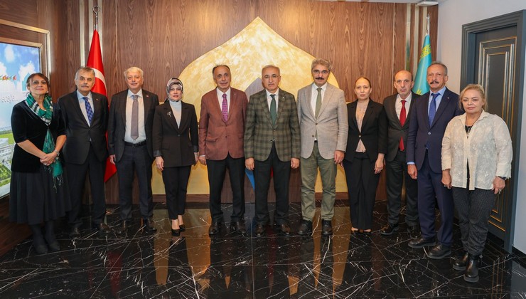 ahmet-yesevi-universitesi-mutevelli-heyet-baskani-prof-dr-huseyin-karaman-burokratlar-akademisyenler-yargi-ve-is-dunyasinin-onde-gelen-isimlerinden-olusan-rize-heyetlerini-makami.jpg