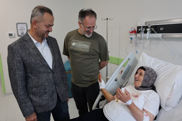 rizenin-guneysu-ilcesinde-saglik-hizmeti-agini-her-gecen-gun-genisleten-guneysu-tenzile-erdogan-devlet-hastanesinde-ilk-cerrahi-operasyon-yapildi-2.jpg