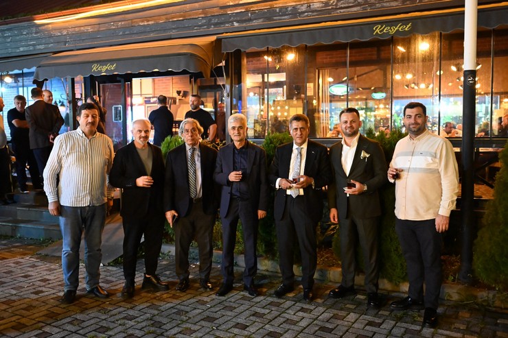 uluslararasi-nakliyeciler-dernegi-und-baskani-serafettin-aras-ve-rize-ticaret-ve-sanayi-odasi-baskan-adayi-asim-cillioglu-rizede-bir-araya-geldi-1-001.jpg